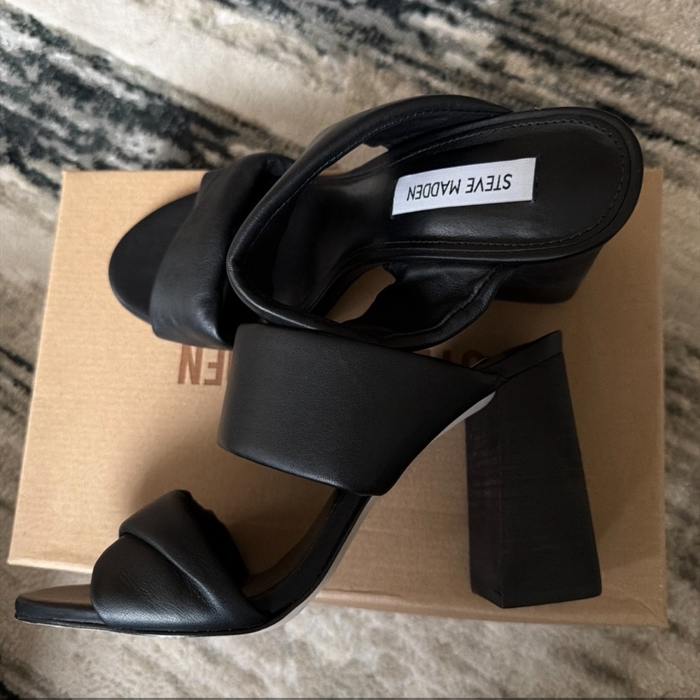 Steve Madden Teriann Women’s Black Leather Square open toe 4" heel sandal 9 - Picture 4 of 6